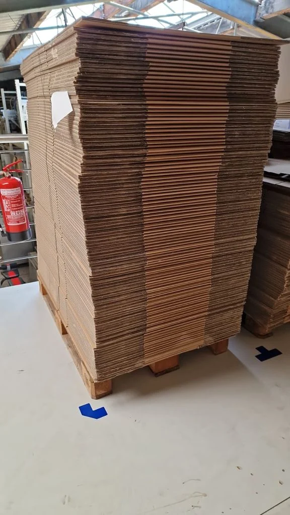 135 Stück Kartonage Karton Faltkarton Faltschachtel 786x444x309mm 2-wellig