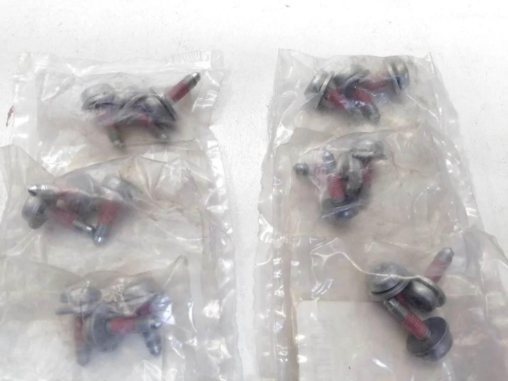 18x Original GM 13155557 Torx Schrauben mit Scheibe M5 x 18