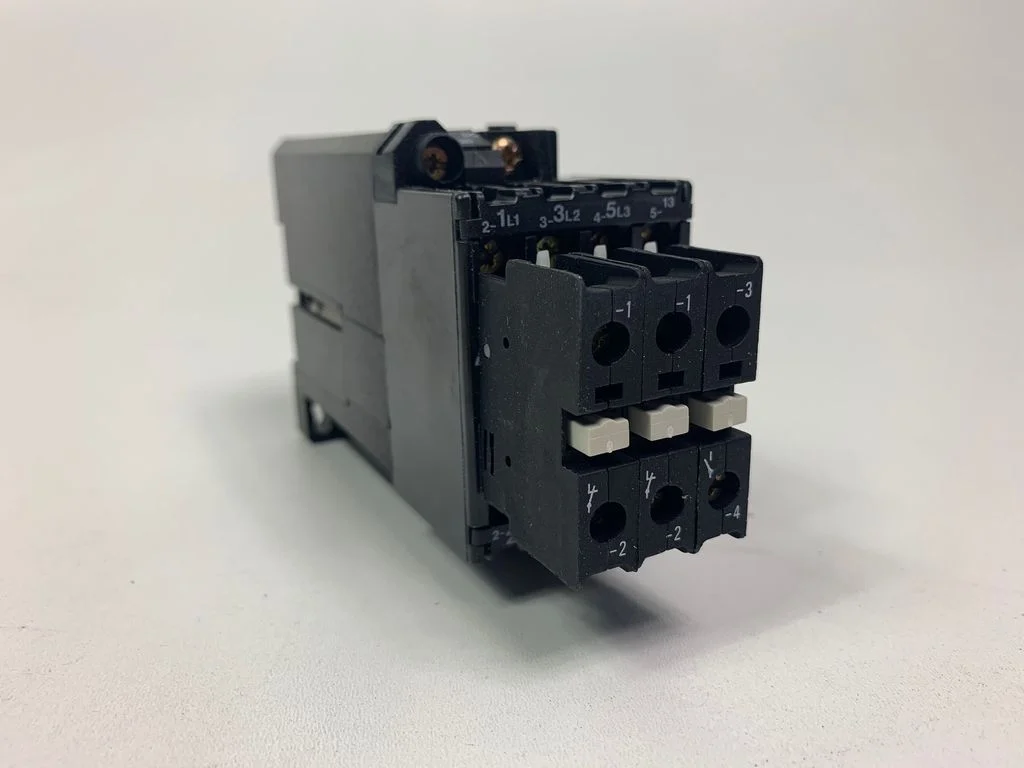 ABB B16-30-22 Hilfsschütz FPL1813001R0225 Kontaktor B163022