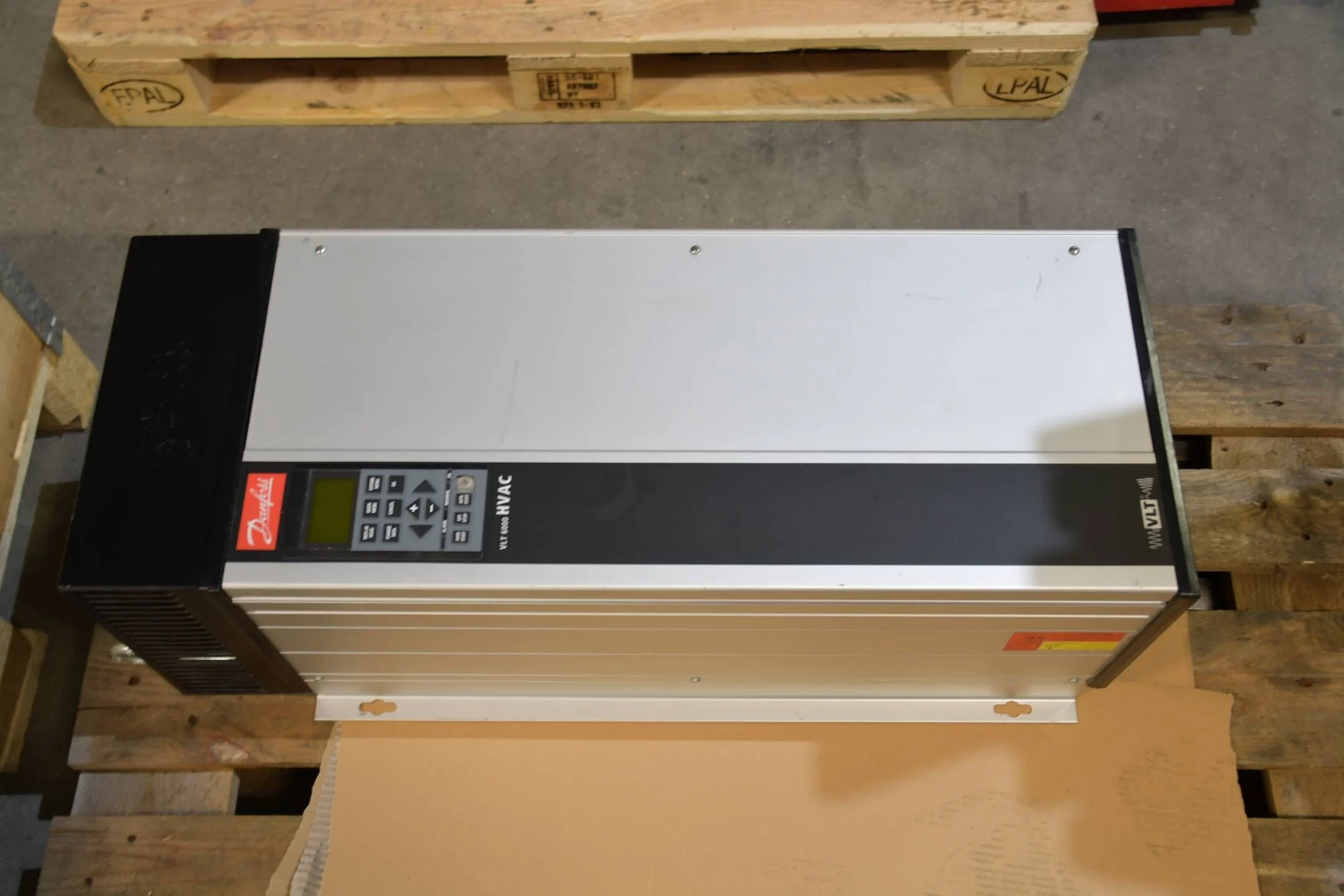 Danfoss VLT 6000 HVAC Umrichter VLT6027HT4C54STR3DLF00A00C0 ( 175Z7056 )