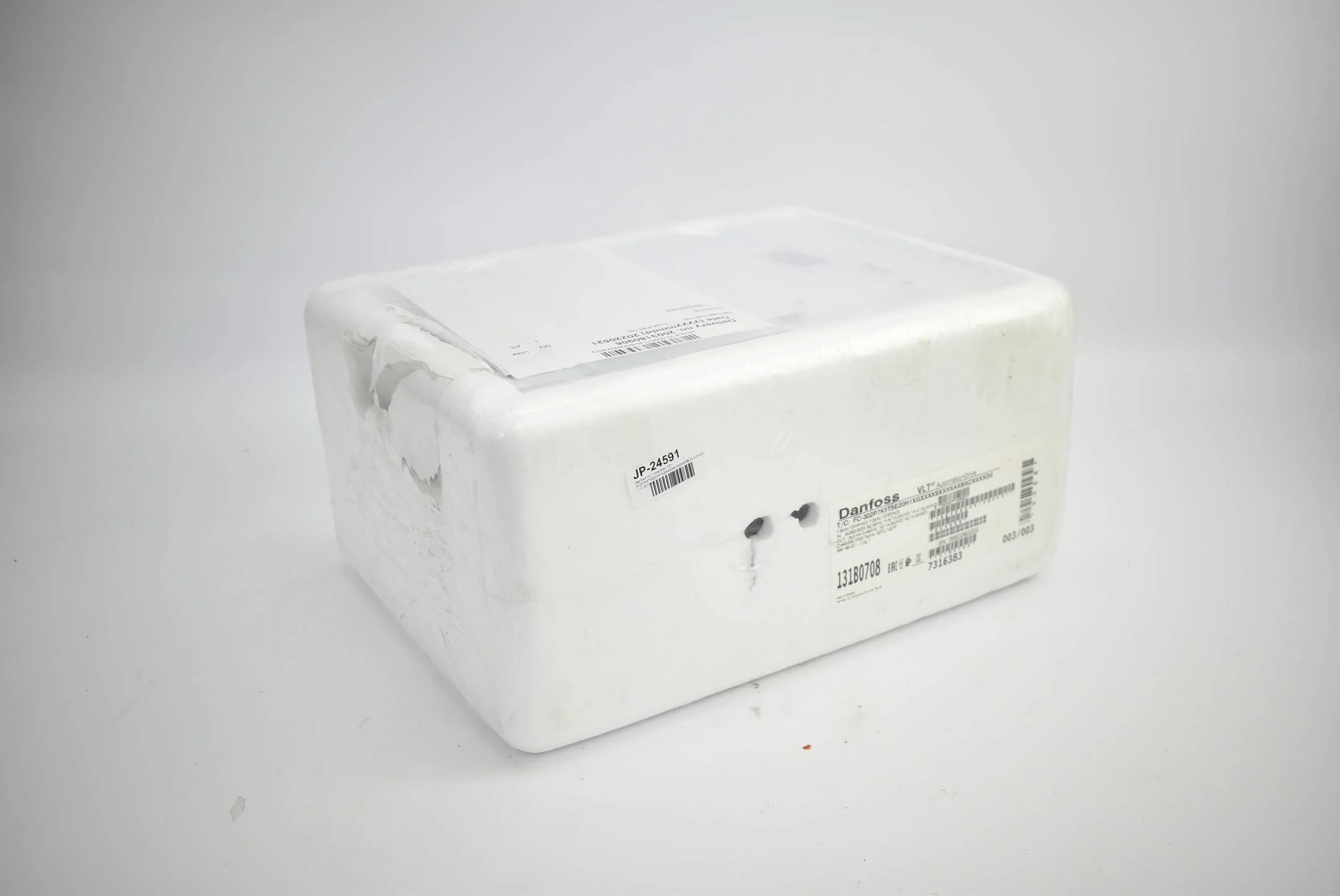 Danfoss VLT Umrichter FC-302P7K5T5E20H1XGXXXXSXXXXAXBXCXXXXD0 ( 131B0708 )