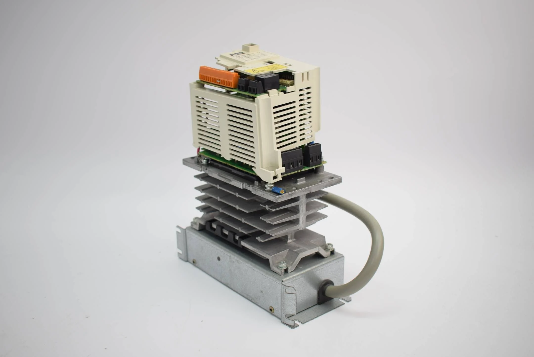 DEFEKT ABB Frequenzumrichter ACS 143-1K6-3 ( inkl. ACS 140-IFAB-3 )