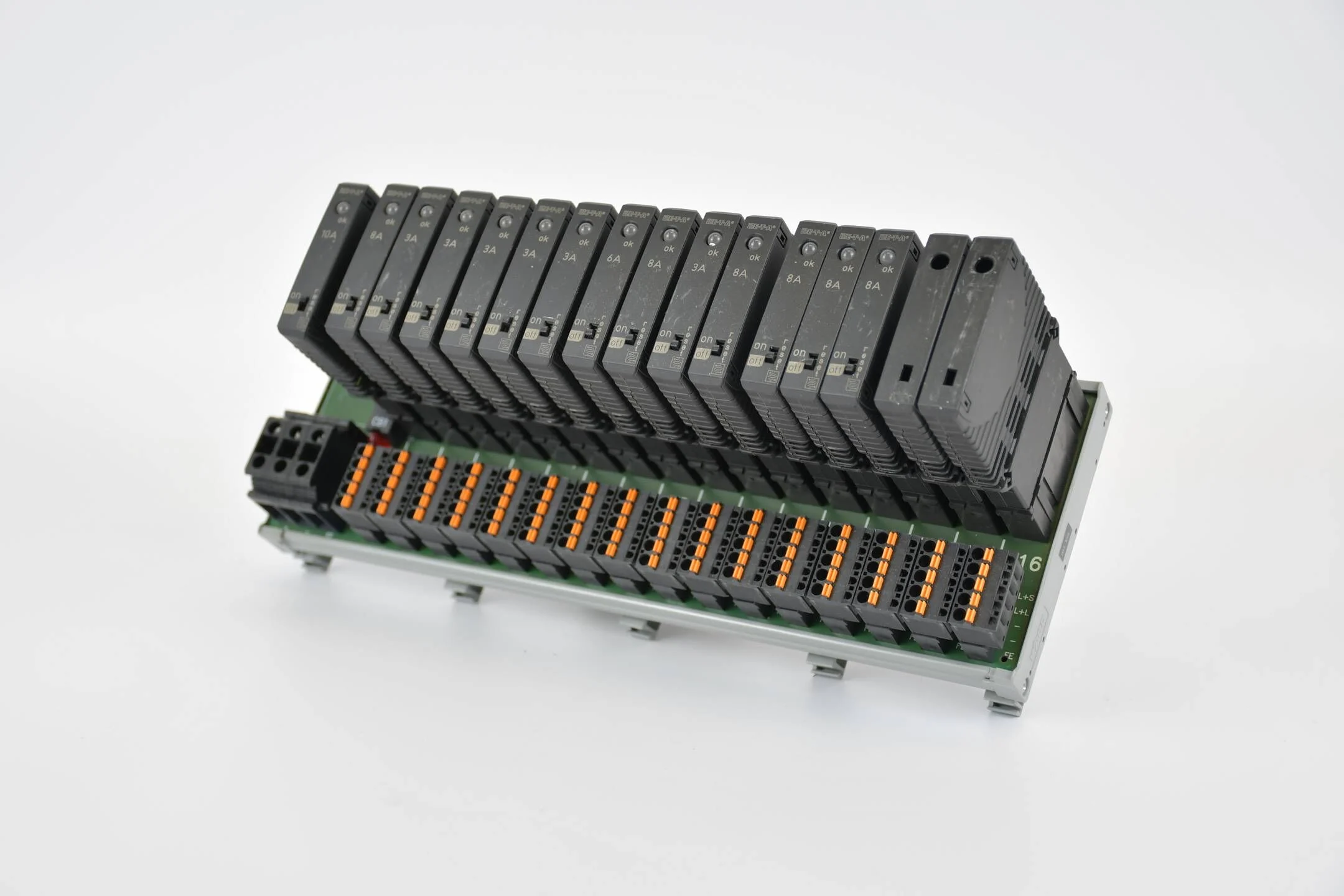 E-T-A ETA Stromverteilungssystem konfiguriert SVS02-16 ( SVS02 ) B10 inkl. ESX10