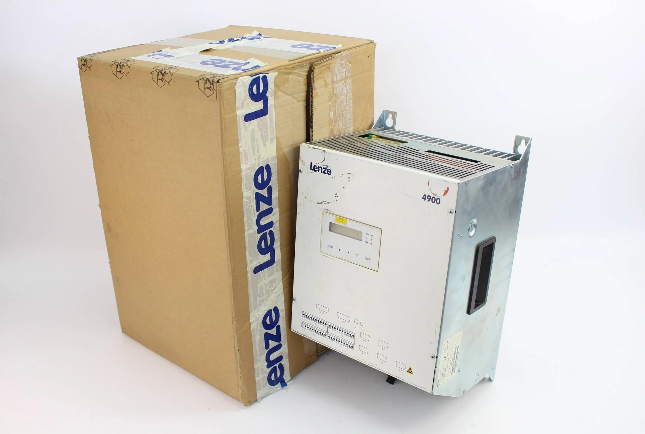 Lenze 4Q Antriebsregler 4900 400V EVD4904-E ( 00451554 ) 33.4904-E.4C.61