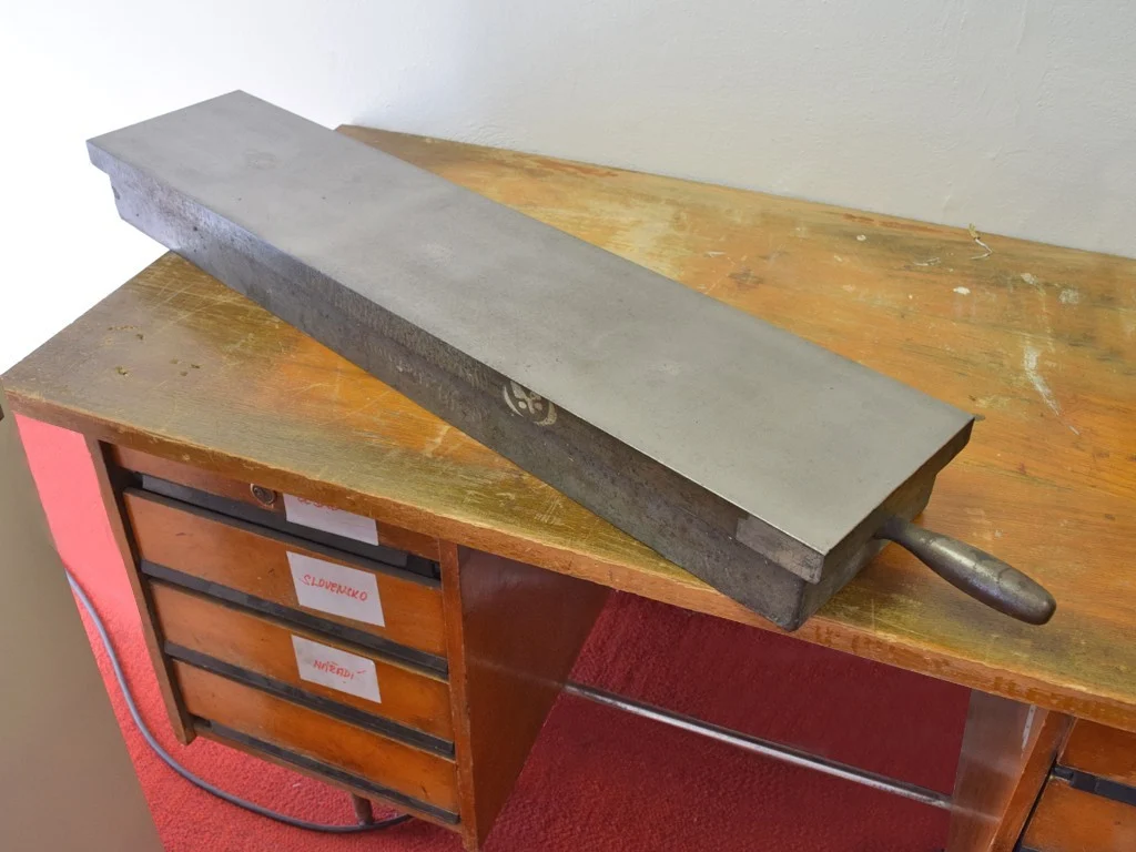 Messplatte aus Gusseisen 1025x220x100mm - über Standard