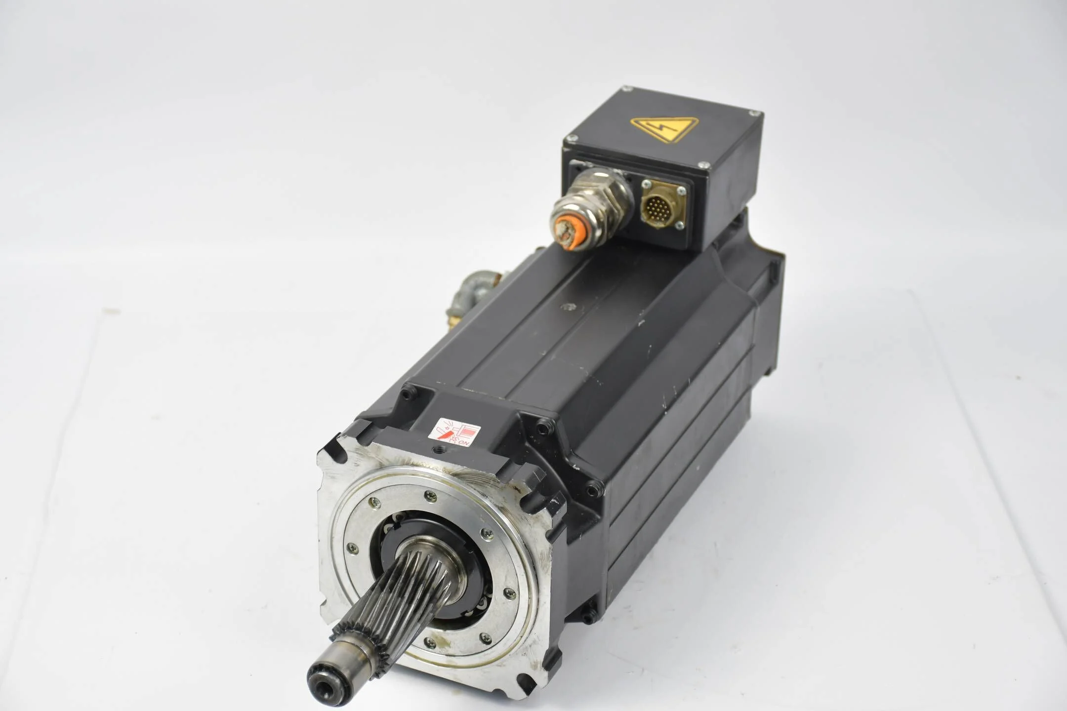 Moog Brushless Servomotor W-2-P8-040-00-17-22