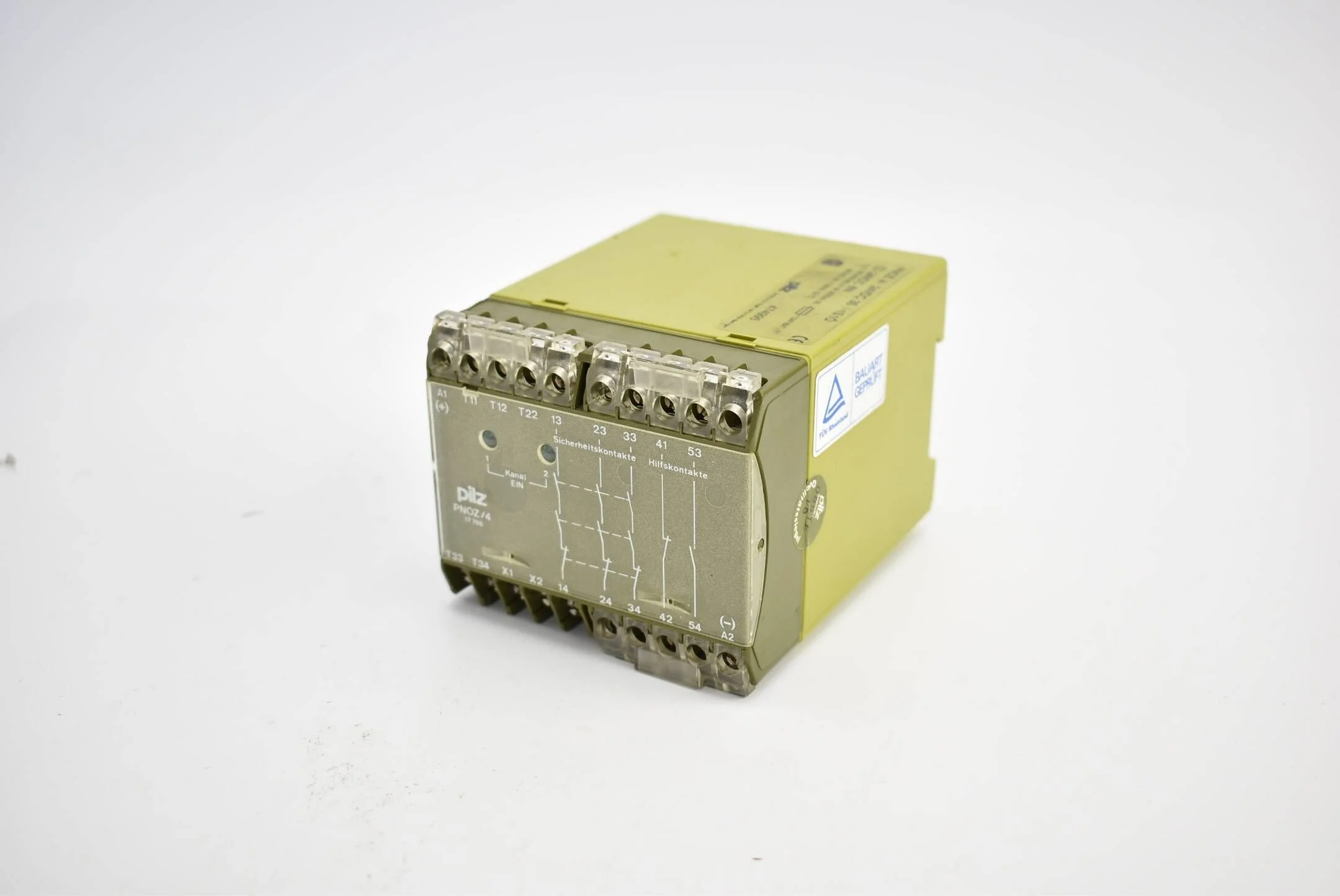 Pilz Relais PNOZ /4 24VDC 3S / 1S1Ö 8W ( 474995 )