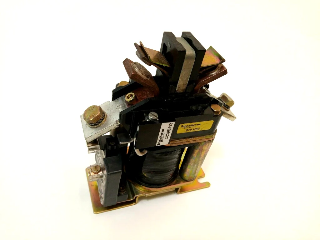 Schneider Electric CC3HB112E Schütz Sicherung Hilfsschütz HB112E CC3