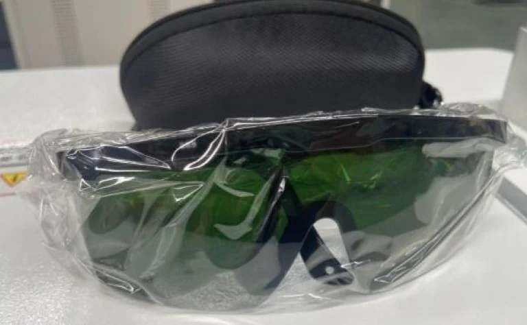 Schutzbrille zur Reinigung von Laser-PCL und -CCL