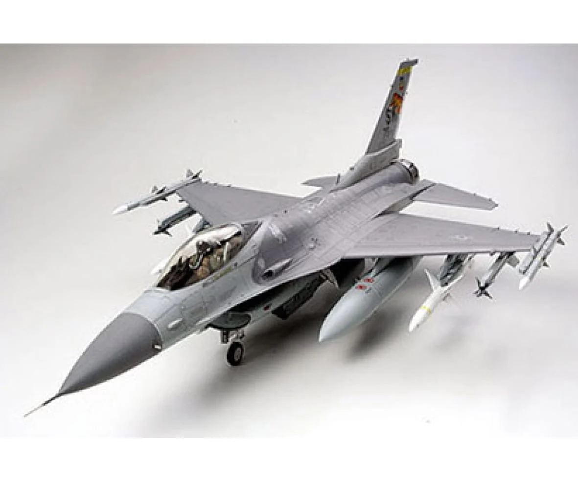 Tamiya 1:32 Lockheed Martin F-16CJ Fighting Falcon - Modellbausatz